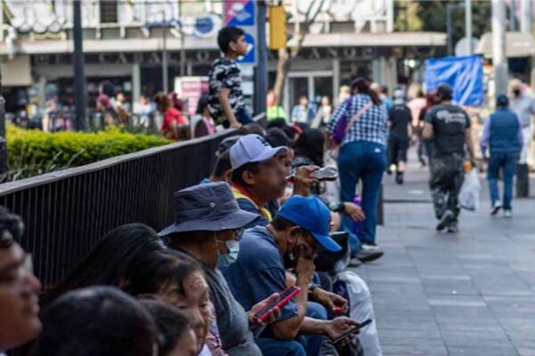 People resting outside the subway (February 2023)